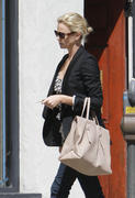 th_47337_celebrity_paradise.com_Charlize_Theron_goes_to_the_nail_salon_in_LA_05.04.2010_04_123_103lo.jpg