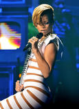 th_12211_Rihanna_2009_American_Music_Awards_Perfomance_38_122_129lo.jpg