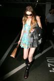 th_57854_Lindsay_Lohan_-_candids_while_out_shopping_in_Los_Angeles_-_April_8_-_06_123_15lo.jpg