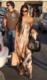 th_94104_Preppie_-_Nicole_Scherzinger_shopping_for_candles_in_Hollywood_-_October_4_2009_842_122_184lo.jpg
