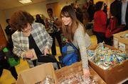 th_67582_Tikipeter_Hilary_Duff_Supports_Blessings_In_A_Backpack_001_123_234lo.jpg