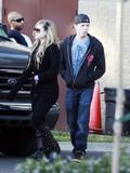 th_71006_Avril_Lavigne_at_a_photoshoot_session_in_Los_Angeles_-_November_30_2009_04_122_389lo.jpg