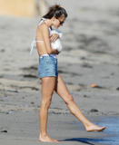 th_39380_celebrity_paradise.com_TheElder_AlessandraAmbrosio2011_05_29_ontheBeachinMalibu5_122_49lo.jpg