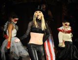 http://img252.imagevenue.com/loc494/th_49354_Britney_Spears_2008-12-02_-_performs_on_ABC16s_Good_Morning_America_1545_122_494lo.jpg