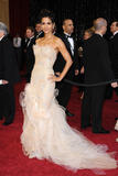 http://img252.imagevenue.com/loc419/th_61767_celebrity_paradise.com_TheElder_HalleBerry15_122_419lo.jpg