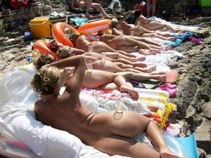 My-wifes-naked-vacation-with-friends-Summer-2015--s4300c90e6.jpg