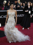 http://img252.imagevenue.com/loc507/th_61893_celebrity_paradise.com_TheElder_HalleBerry28_122_507lo.jpg