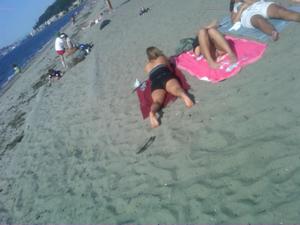 Italian Girls On The Beach x102-n1pwtdunu3.jpg