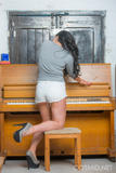 Megan Carter - Megan At The Piano -j48kbu4qbd.jpg